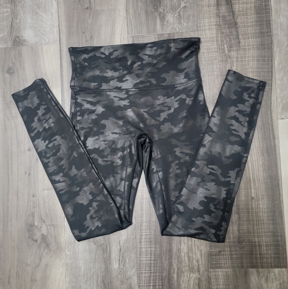 SPANX Leggings Black and Gray - Metallic - Picture 3 of 11